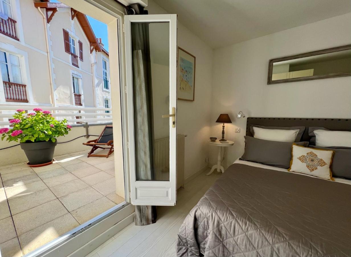 120m2 Avec Deux Terrasses Ensoleillées à *